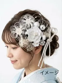 つまみ細工 髪飾り水引髪飾り 白 シルバー成人式 卒業式　結婚式 NO.83