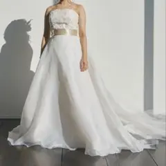 ホワイトウェディングドレス ストラップレス Aライン
