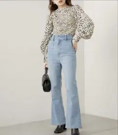 Chico 裾スリットフレアデニムパンツ ライトブルー Sサイズ