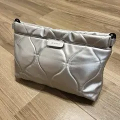 LE VERNIS シルバー キルティングショルダーバッグ