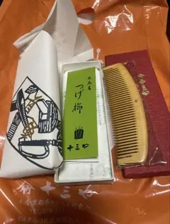 新品未使用　未開封十三や 京名産 つげ櫛 桜柄ケース付き　椿油70mlセット 新品未使用 未開封十三や 京名産 つげ櫛 桜柄ケース付き 椿油70ml