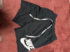 NIKE ブラック ショートパンツ