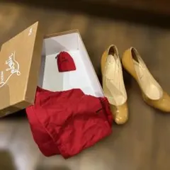 Christian Louboutin ベージュパテントパンプス 35.5