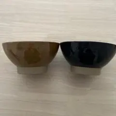 茶色と黒の陶器製飯碗2個セット