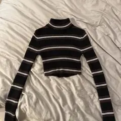クロップドタートルネックセーター