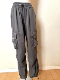 レディースグレー カーゴパンツ サイドポケット付き