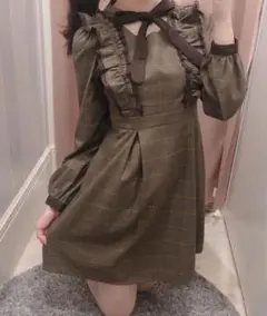 evelyn チョーカーリボンフリルワンピース