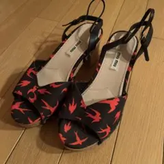 miu miu サンダル ウッドソール ツバメ柄　37のサムネイル