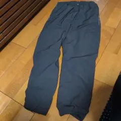 フリース裏地付きブラックロングパンツ