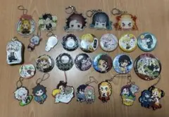 鬼滅の刃　グッズ　まとめ売り　２７点　缶バッジ　アクスタ　ラバーキーホルダー