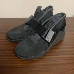 Nike ブラック ストラップ付きスニーカー