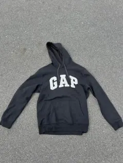 黒のフード付きパーカー CAP