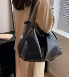 【送料込み・匿名配送】ショルダーバッグ　ホーボーバッグ　ブラック