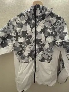 Oakley カモフラージュ ウィンドブレーカー