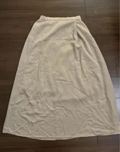 サテンスカート　ベージュ　GU