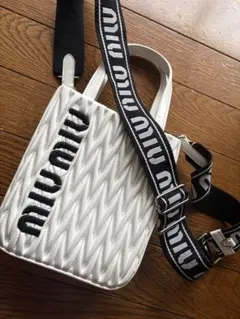 MIUMIU ロゴ カバン ショルダーバッグ ショルダーのサムネイル