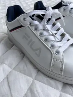 FILA フィラ 22.5センチ スニーカー 白 紺 赤