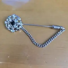 ラペルピン　ブローチ　のようなもの