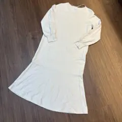 GU アイボリー ニットワンピース 長袖　パール　ユニクロ