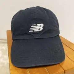 New Balance キャップ ブラック 刺繍ロゴ ユニセックスのサムネイル