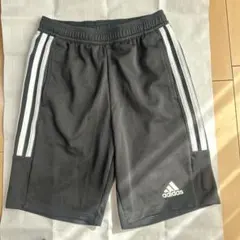 【130】【adidas】ハーフパンツ