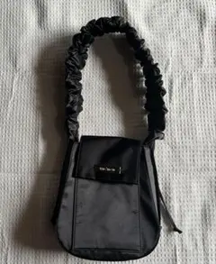 ギャザーハンドルサテンフラップバッグ