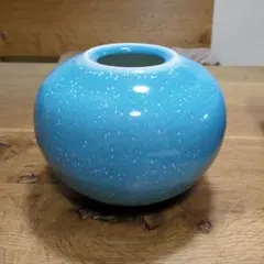 青色の丸型花瓶