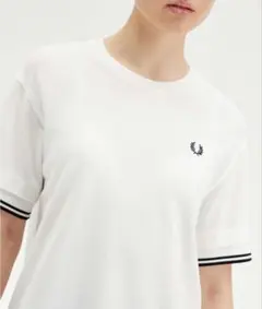 FRED PERRY ホワイト Tシャツのサムネイル