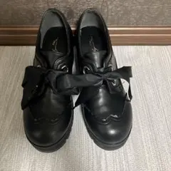 リボン付きブラックローファー
