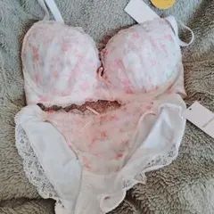 新品　チュチュアンナ　永遠のブラ　 E70　上下セット　ピンク　 花柄　刺繍