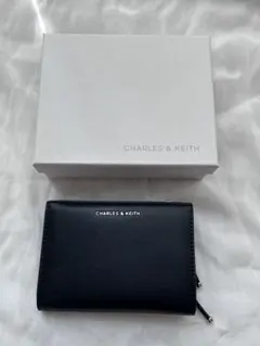 CHARLES & KEITH ブラック 二つ折り財布のサムネイル
