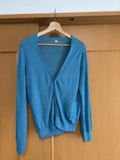 青いカーディガン