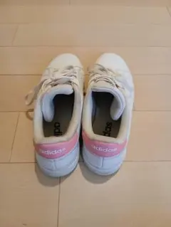 adidas ホワイト ピンク スニーカー