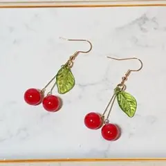 立体チェリーの揺れるピアス