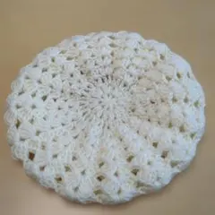 ハンドメイド　白 編み物 ベレー帽 24センチ