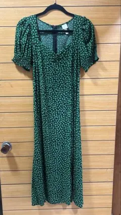 グリーン花柄ロングドレス H&M XS レトロ　セクシー 半袖　パフ　Vネック