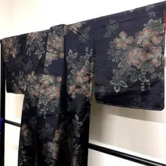 小紋　紬　花模様　紬地　黒地　着物　113tz