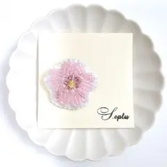 桜　花びら　ビーズ刺繍　ブローチ