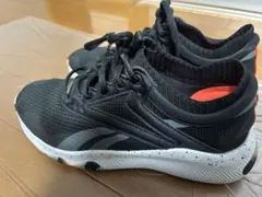 Reebok 黒　スニーカー