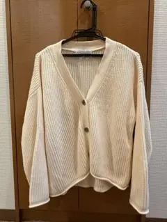 リブ編みクリーム色カーディガン