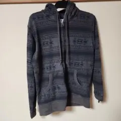 UNIQLO フード付き黒パーカー