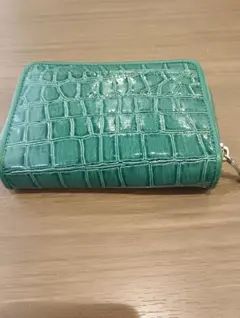 年末セール本日のみ価格♦グリーン クロコダイル風 二つ折り財布