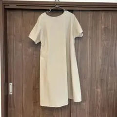 未使用品　アイボリー 半袖ワンピースのサムネイル
