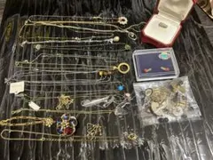 遺品整理 K18刻印ピアス ニナリッチ 等 大量アクセサリー - メルカリ