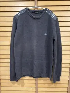 ダークグレー クルーネックニット