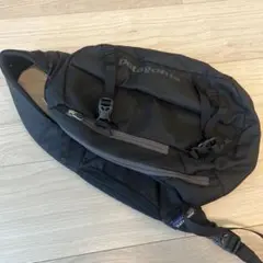 【最終値下げ、美品】patagonia ボディバッグ atom8L