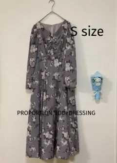 プロポーションボディドレッシング ボタニカルプリントマキシ丈ワンピース