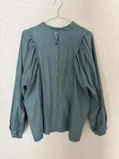 【3月10日まで】グリーン パフスリーブ 長袖シャツ　レディース