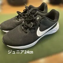 Nike レボリューションランニングシューズ　ジュニア24