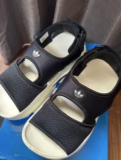 adidas 黒 スポーツサンダル メッシュ